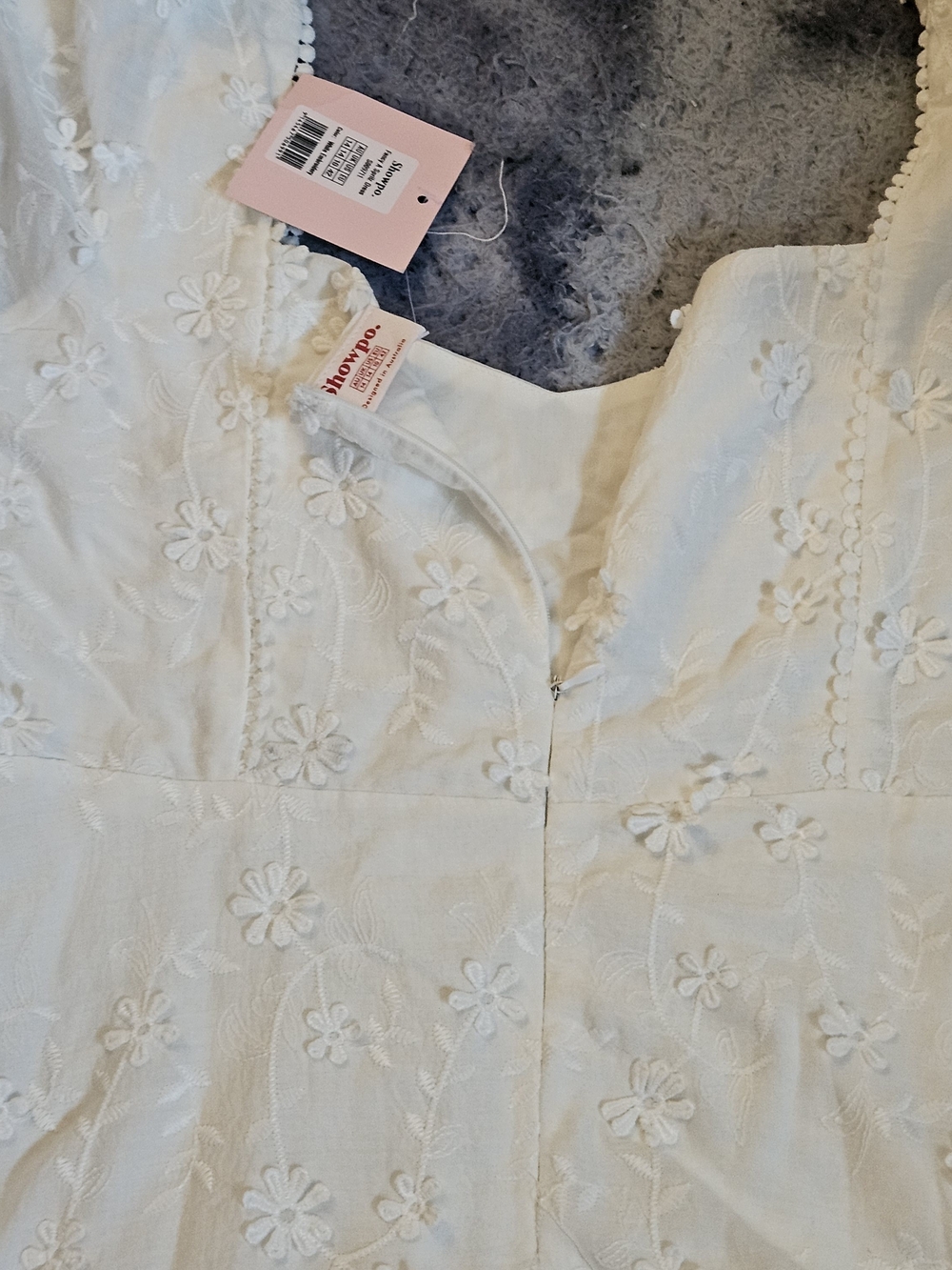Showpo White Floral Embroidered Women’s Dress New With Tags - Picture 6 of 16